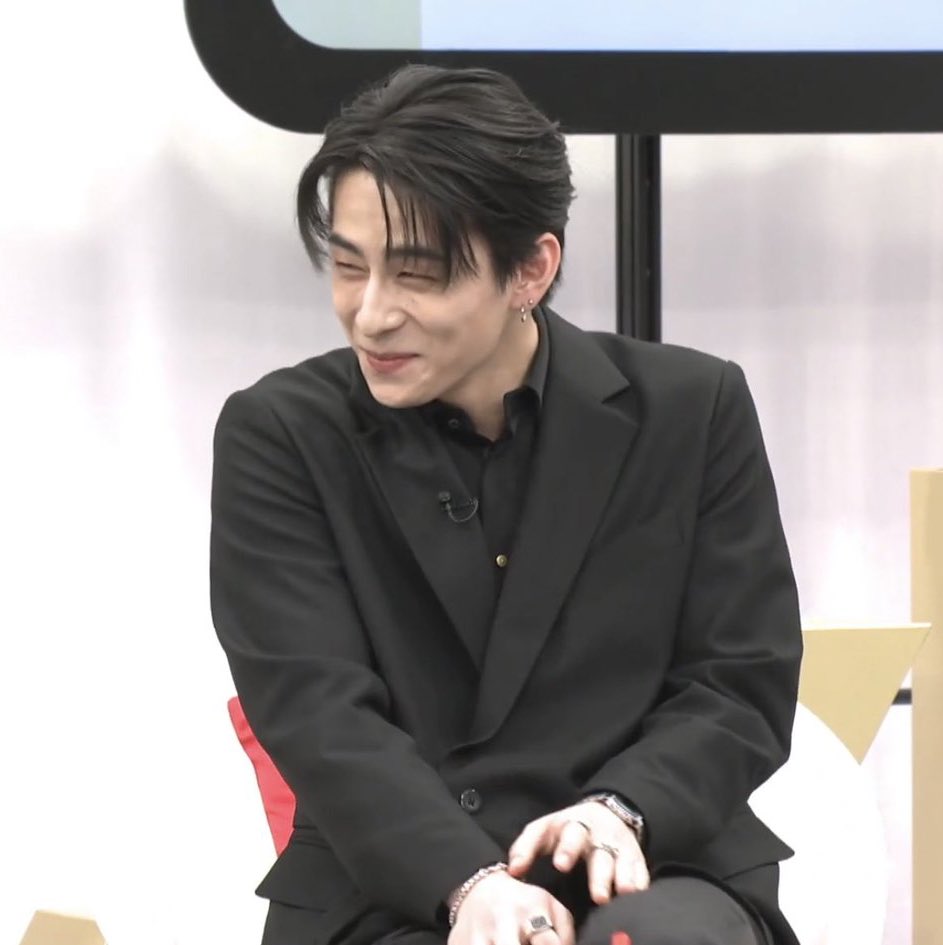 __ini_H61's tweet photo. 振り幅エグ[●▲●] https://t.co/lCQZXLE7at