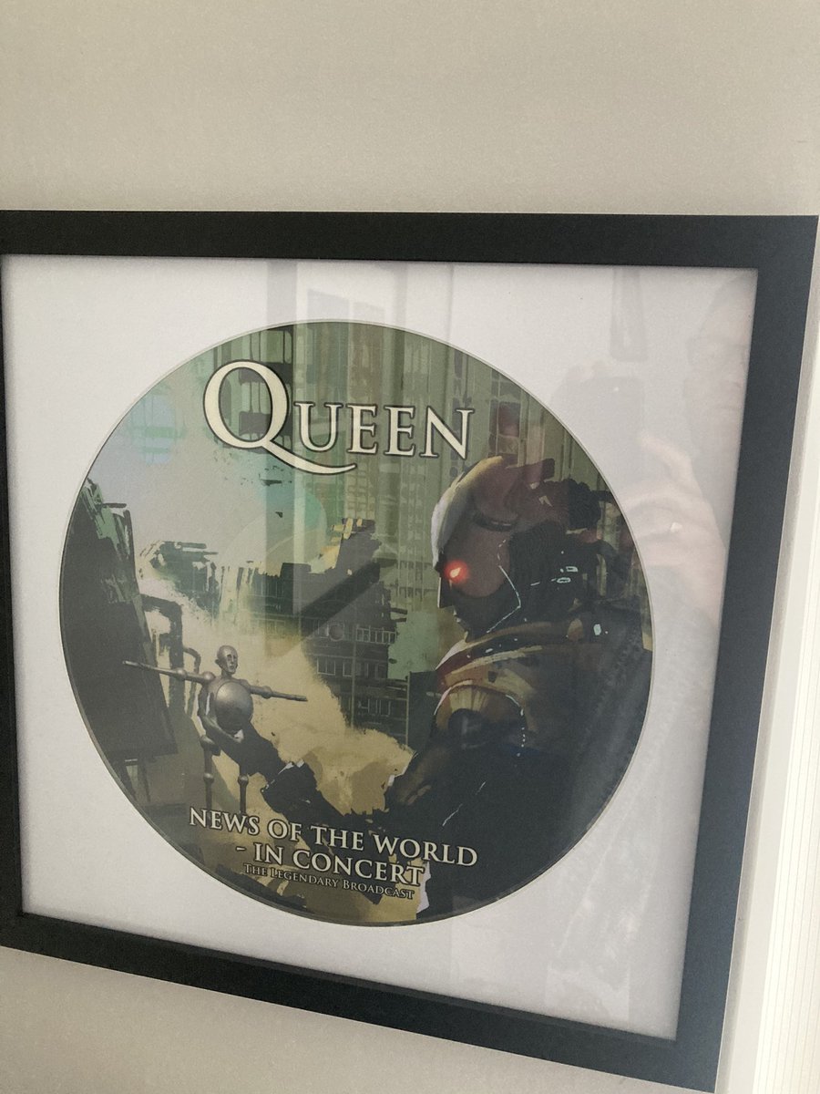 ChrisHigh2's tweet photo. @thequeenpod and some other stuff! https://t.co/m76wb6AYE4