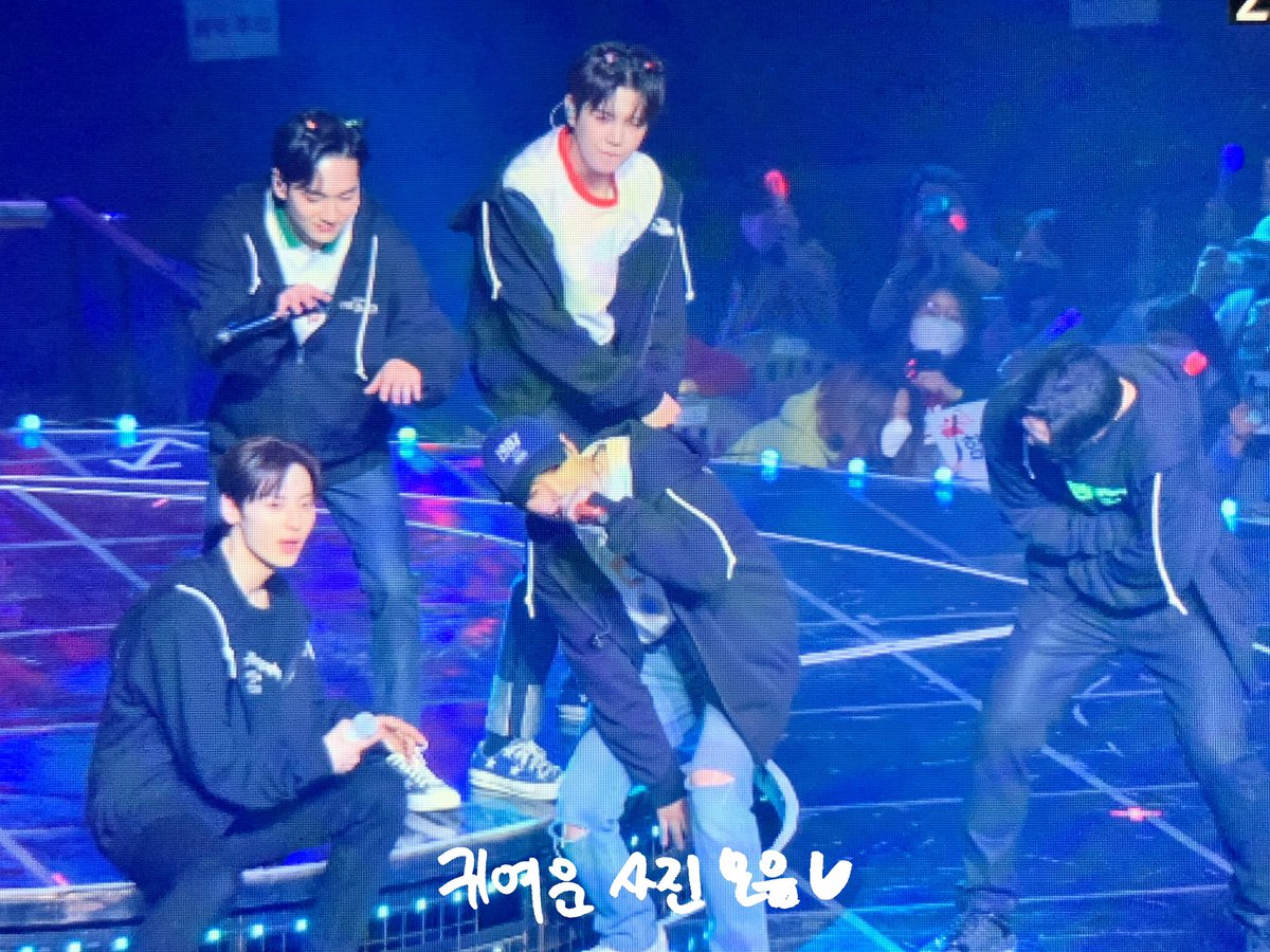 ONpoint_0315's tweet photo. 211128 더블랙 뉴이스트 막콘 프리뷰 
5는 세상에서 가장 완벽한 숫자였던 것입니다!!!!! #뉴이스트 https://t.co/oDhapjyS16