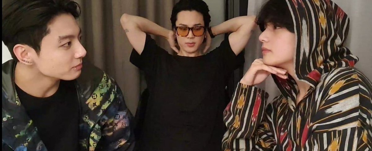 21centuryoon's tweet photo. Takook; 'Flirting'     
             Jimin be like;" REALLY!?, In my front of my sunglasses!?" https://t.co/Tna8XPuYiL