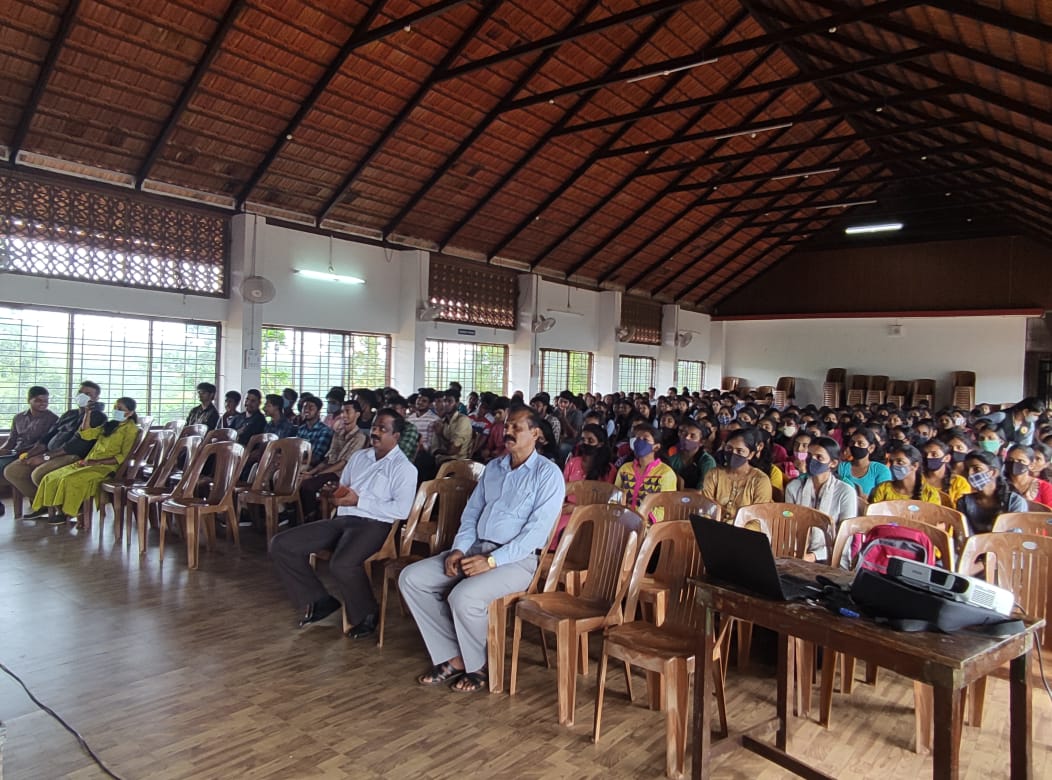 KMC_Mangalore's tweet photo. An awareness program was organised by department of Community Medicine, KMC, Mangalore and Durga Sanjeevani Manipal Hospital, Kateel at SDPT first grade college, Kateel on 16.11.21 to observe World Diabetes day. Dr.Darshan BB and Dr. Pracheth Raghuveer were the resource persons. https://t.co/tyawt1J6TS