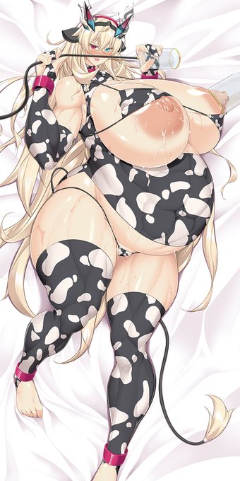 ちょっと間違ってたので再掲
裸エプロンと牛コスの2パターンです。 