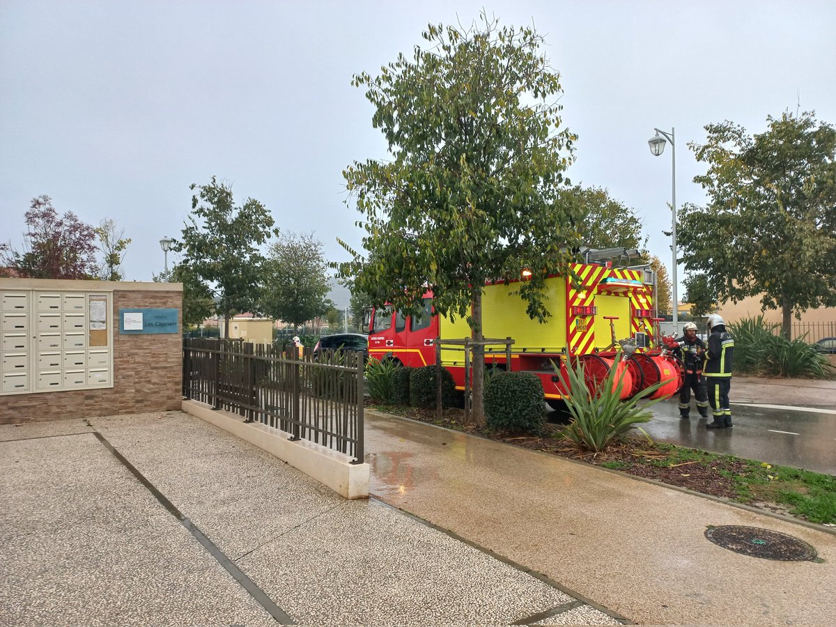PorreYoann's tweet photo. #FORACC #MSP feu🔥 de VL 🚙 en parc de stationnement couvert habitation #PAO
Analyse de risques, découverte des moyens de secours PS, stratégie d'intervention, ventilation ops https://t.co/5unzfvon7e