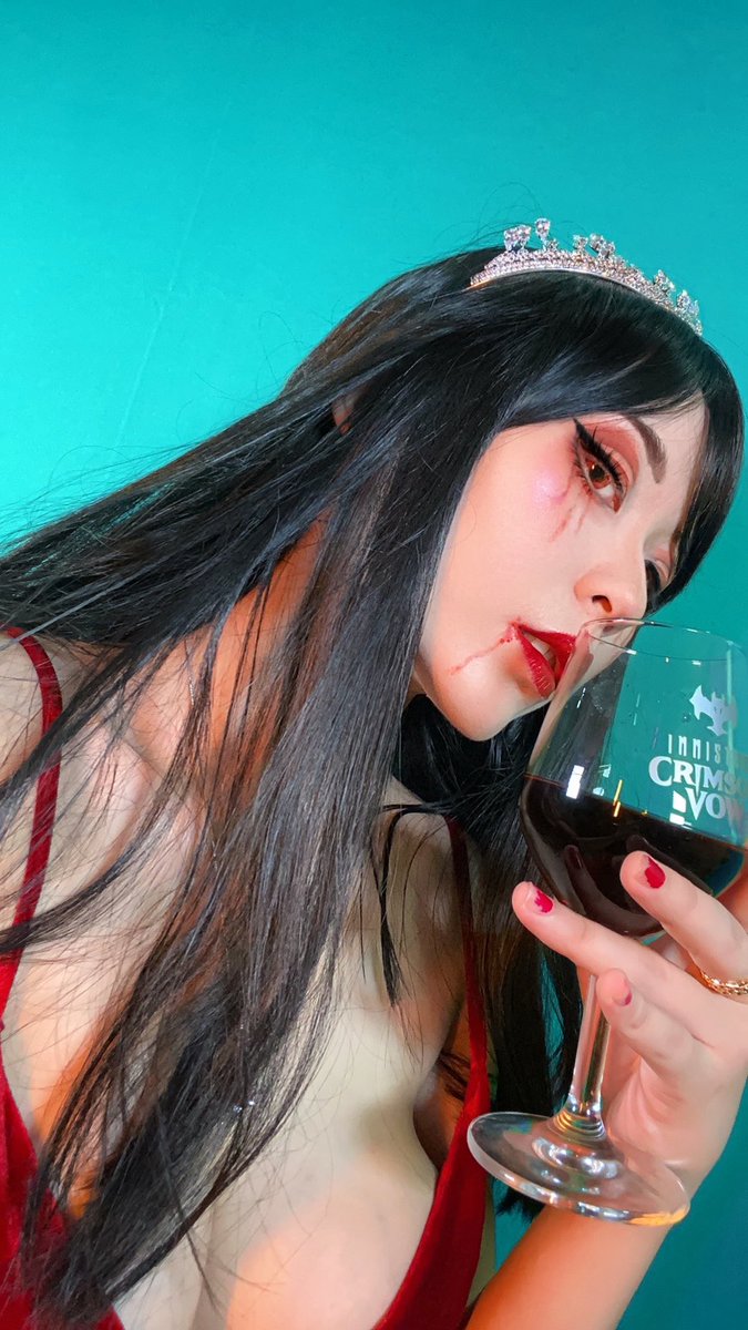 larochefort11's tweet photo. Vampiric Bloodline? YES. I feel excited to share my unboxing video of Magic:The Gathering CRIMSON VOW🩸🧛‍♀️✨ Edition. Coming soon on my FB/YouTube/IG!

More info —> https://t.co/CZj2roIByM 

 @MTG_Arena https://t.co/nxy64VxuTi