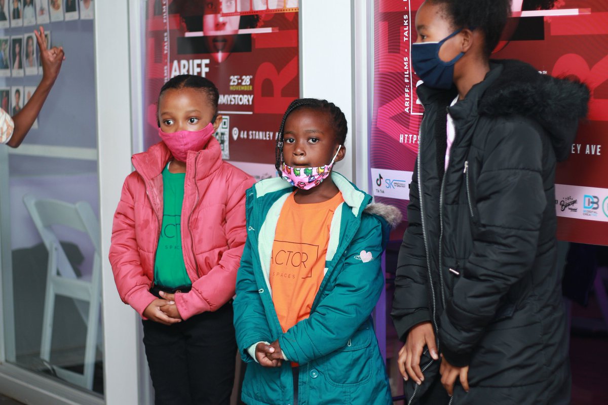 Ariff_festival's tweet photo. #ARIFF2021| FILM CHILD| 🍿🔥
‘THE VR EXPERIENCE’
Our kids from FILM CHILD got to experience the Virtual Reality that enables them to interact with an artificial 3D visual or other sensory moments 😊
#ARIFF2021
#AfricaInMe
#Mystory https://t.co/bVKa3YPkNQ