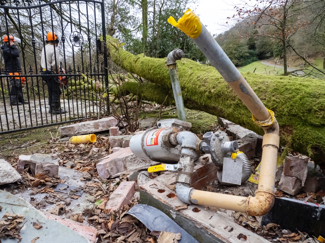 ashleycoopergwi's tweet photo. I've lost count of the climate wake-up calls I've documented on every continent. Sadly not enough people waking up. Storm Arwen slammed into Ambleside, killing one, leaving thousands without electricity/gas. #ClimateCrisis #StormArwen #ambleside #LakeDistrict #ClimateEmergency https://t.co/6EC8d5CDRc