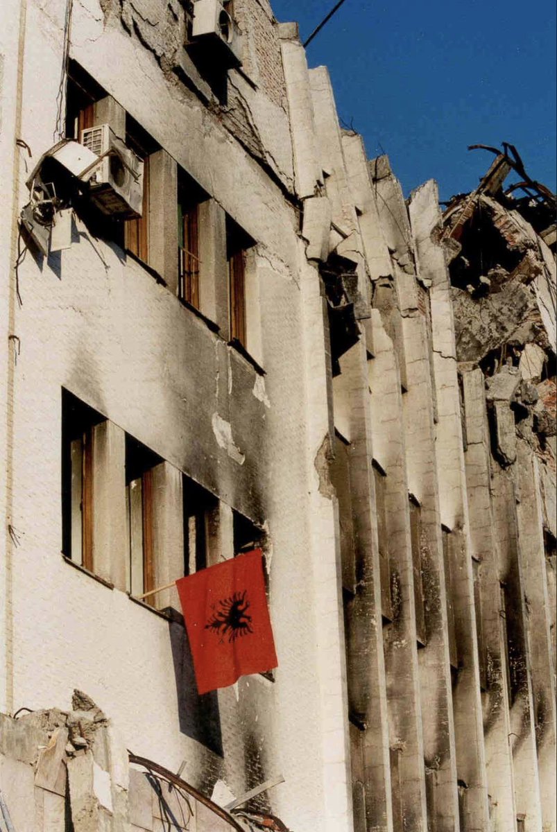 kennethandresen's tweet photo. Urime 28 Nëntori! - Dita e Flamurit 🇦🇱🇦🇱🇦🇱

(Photo: Prishtina, November 28, 1999). https://t.co/I40p51SwzK