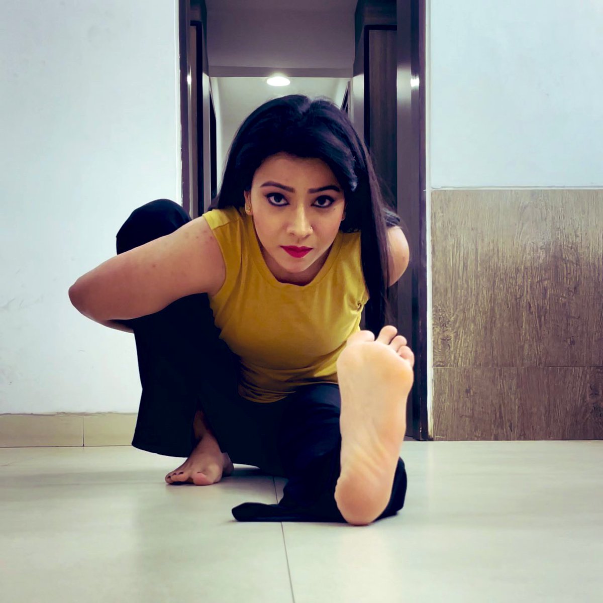 J_Paatni's tweet photo. The very heart of yoga practice is ‘abhyasa’ steady efforts in the direction you want to go 🌼#forwardfoldvariation #paschimottanasana
#sundayvibes https://t.co/Z7zAeeYIAq