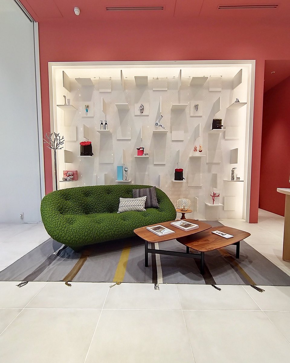 ligneroset_jp's tweet photo. こちらは、銀座7丁目にある【Beauty Connection Ginza】さん🎗
只今✨こちらにリーンロゼの【ROSETPloum】を展示していただいております🌟🌟
1Fにありますので、ぜひ座りに行ってみてくださいね🇫🇷2Fは美味しいSweetsが食べられますよ🍓

#beautyconnection #ligneroset #ginza  #銀座 #リーンロゼ https://t.co/SRGVAeRpvs