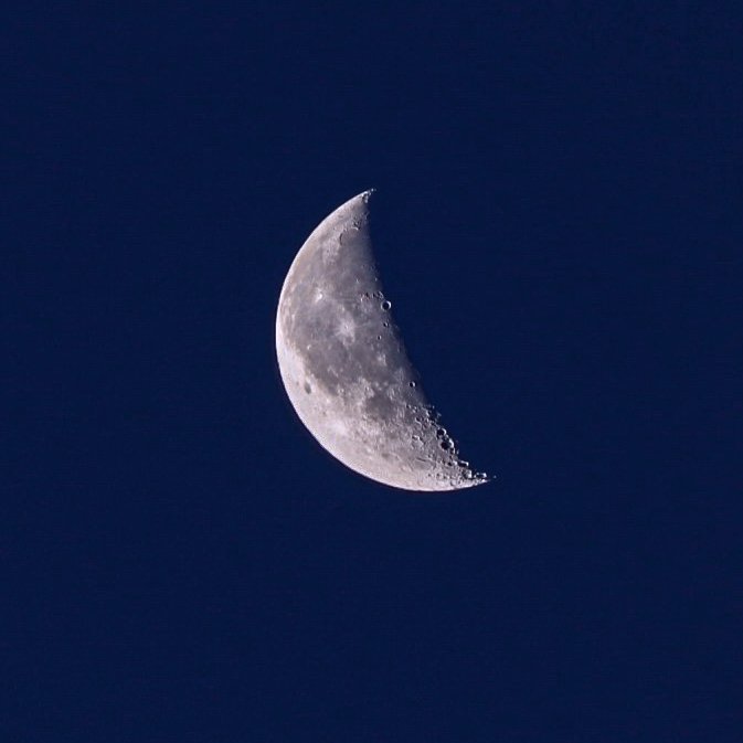 TWChapman1's tweet photo. Moon over Georgestown (St. John's, NL) https://t.co/Y7DnBs8rRz