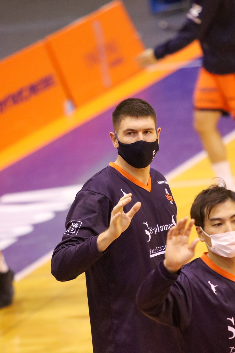 toshipanic's tweet photo. 2021.11.27 ベルテックス静岡 vs 長崎ヴェルカ in 富士市立富士川体育館
2階席1列目より

ライアン・ステファン 選手　その4

#ベルテックス静岡
#OVERCOME
#ライアン・ステファン
#RyanStephan https://t.co/RnohBL4fOS