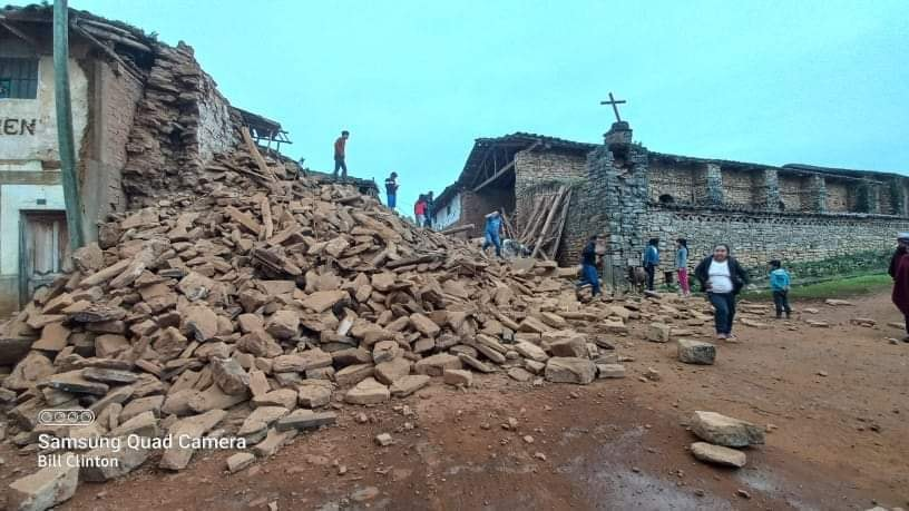 #LOÚLTIMO |  Medios locales informan que la torre colonial de la iglesia La Jalca, Amazonas, se ha caído tras el sismo de 7.5.