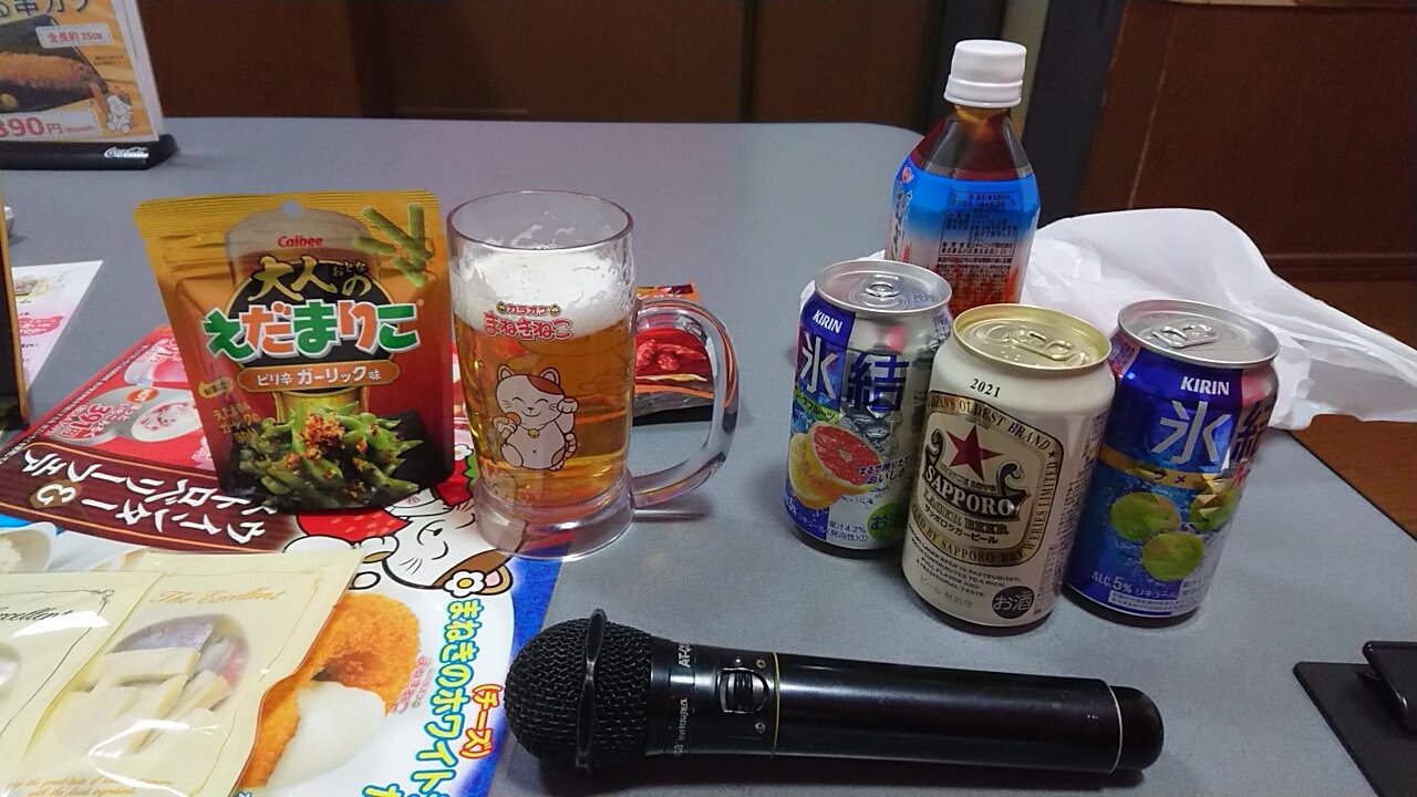 へいやん 久しぶりにまねきねこでカラオケ 持ち込みは 学生の時以来なので 約15年ぶりでしょうか 笑 なんだかすみません T Co Bg6kichki8 Twitter