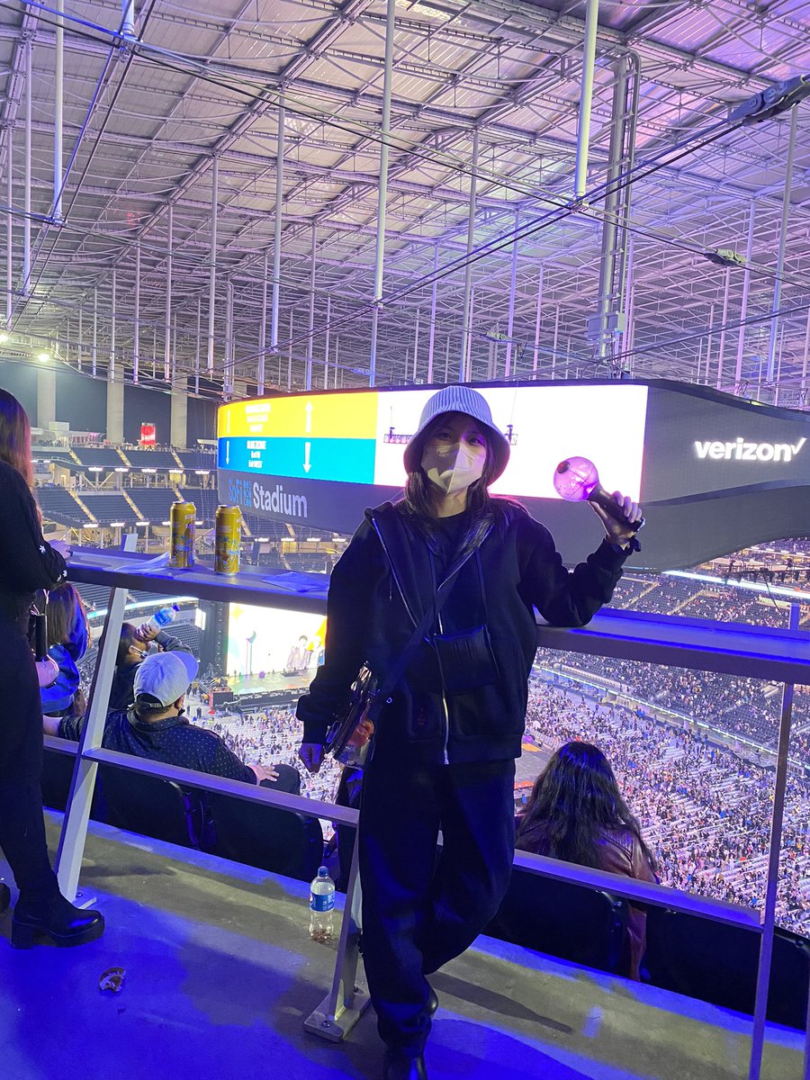 whalien52_9's tweet photo. Thank you @vmaetzinS2 for talking to me today and becoming a new army friend 💜💜 I hope you had the time of your army life.

I made my first US ARMY friend~!! Yeah~
#BTSARMY 
#BTSSoFiStadium 
#방탄소년단 
#bts https://t.co/WsgMiTAlzm