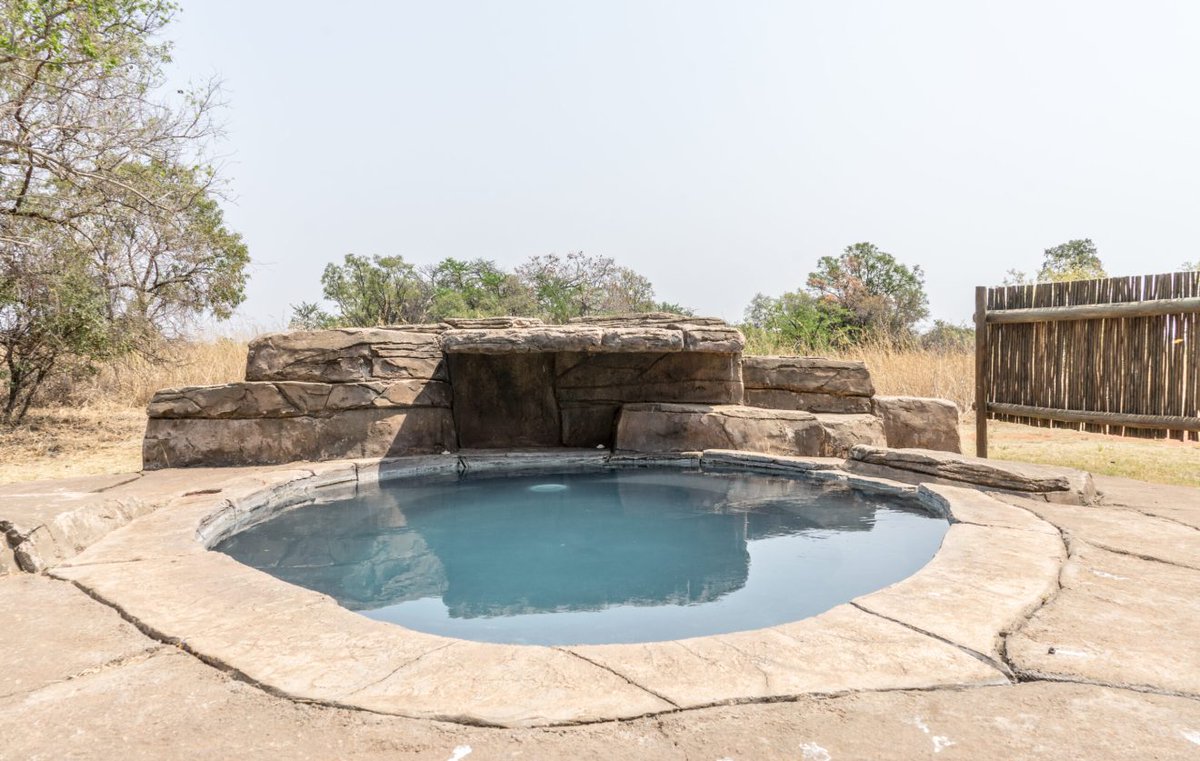 ZebulaLodge's tweet photo. Need to take a break from the news, Christmas Crowds and more? Then take advantage of our Dec promo and get a 30% discount on our standard rates. Stay at the famed Zebula Dream House from only R2823.50 per night Visit https://t.co/0JPgi37Gdm to book
#zebula #limpopo https://t.co/o2SnkB3yIx
