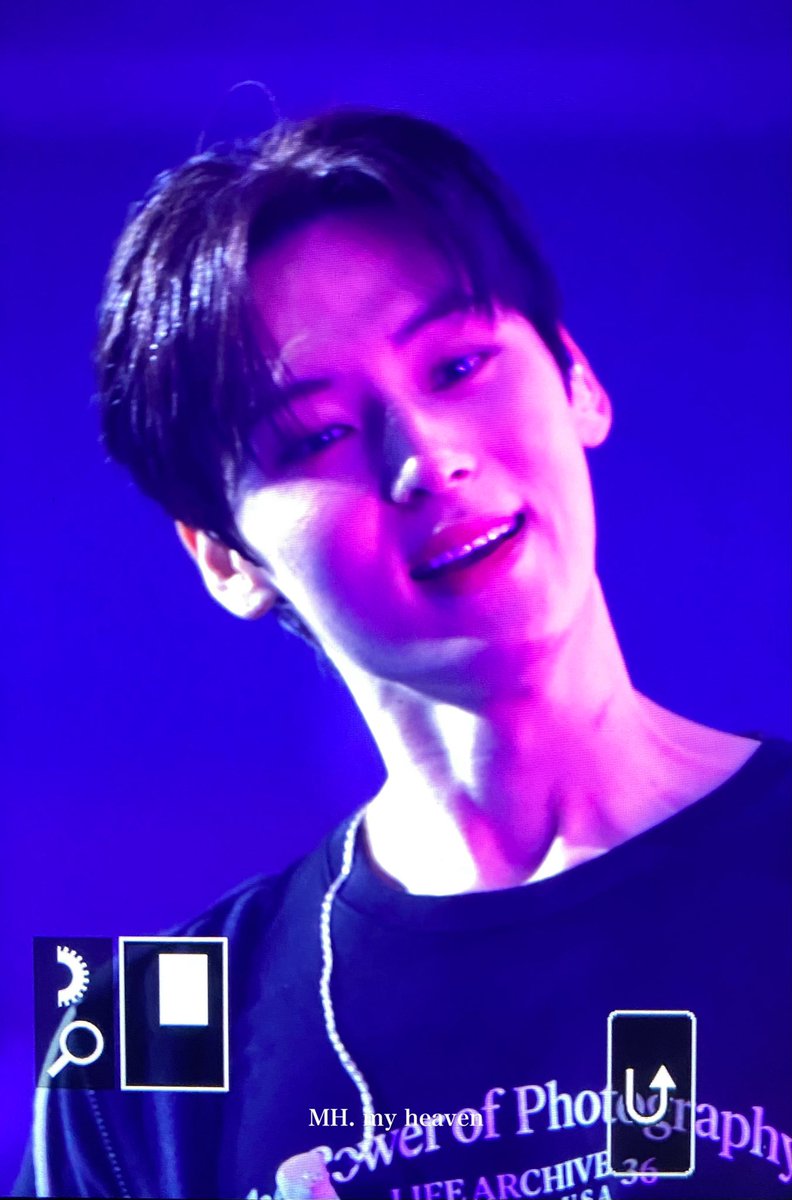 myheaven0809's tweet photo. 211127 THE BLACK 
행복한 뽀둥이💜
#황민현 #민현 #MINHYUN #뉴이스트 #NUEST #나의천국민현 https://t.co/Q2hsykMbbf