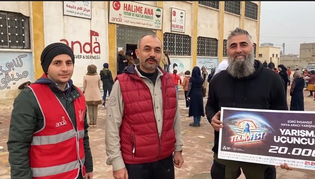 Teknofest sürü İHA yarışmasında 3.olan Uçan Andalar takımı, yarışmadan kazandıkları ödülü Suriye'de yetimhane ve kampları ziyaret ederek oradaki çocuklara kışlık malzeme olarak dağıttı.

Yarışmadaki başarılarından ve projelerinden ötürü kutluyoruz ♥️