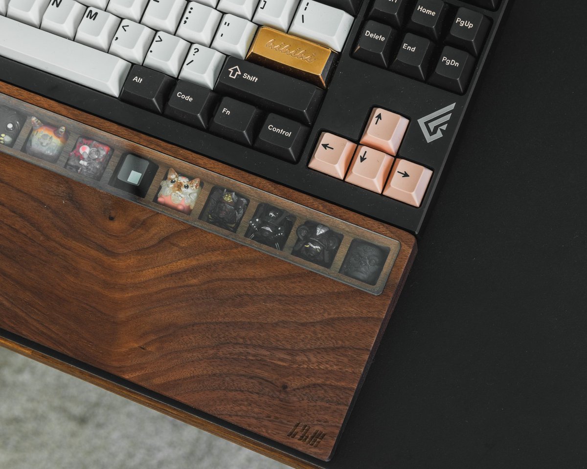 sampakpak's tweet photo. This artisan wrist rest tho… https://t.co/m3DWHxcVxe