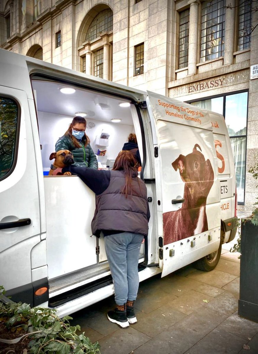 Just met the <a href="/dotslondon/">Dogs On The Streets</a>  Embankment team at doing their awesome work looking after the dogs of the homeless, who are more often than not, the gentlest people of this world. ❤️
Stanley doesn’t look too convinced about his imminent vet check though … 🤣♥️❤️
