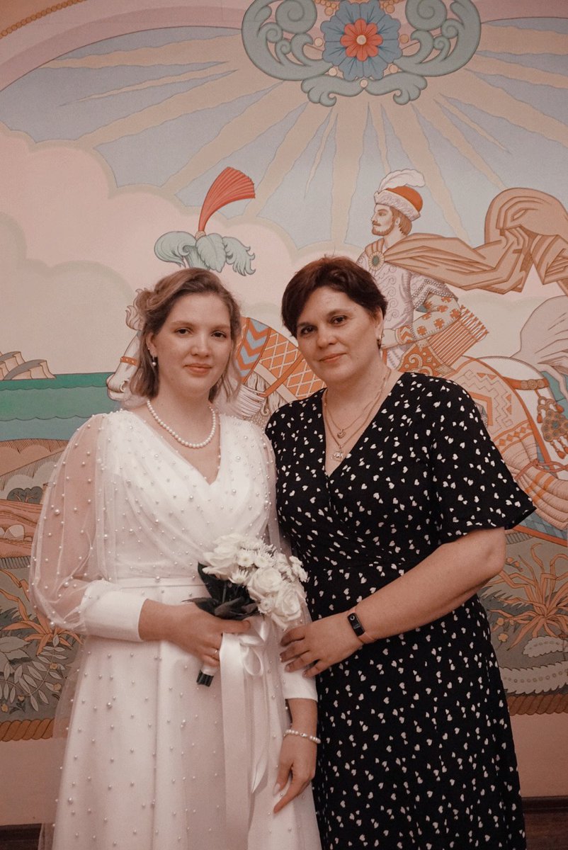 Мама, милая, родная, дорогая,
Ты одна такая у меня.
И в День матери тебе я пожелаю
Долгих лет, любви, в душе тепла.
Обнимаю крепко и целую.
Жить тебе в достатке и без бед.
Я тебя любить не перестану,
Для меня тебя дороже нет.❤
<a href="/ellunna1/">Елуна</a>