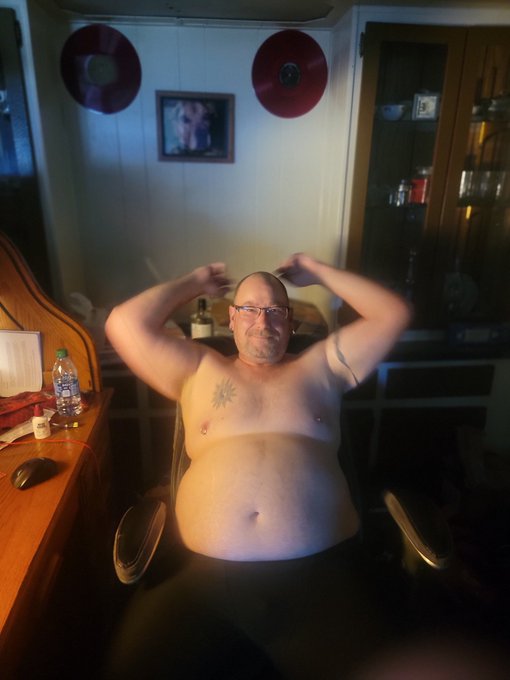 1 pic. Who loves a nice big belly 
https://t.co/j7Cj0T0vD5
#gay #hugebooty #gayslut #onlyfans #pornhub