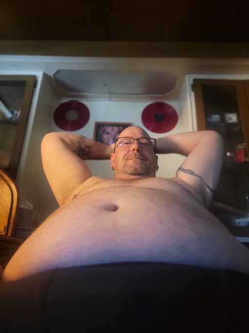 2 pic. Who loves a nice big belly 
https://t.co/j7Cj0T0vD5
#gay #hugebooty #gayslut #onlyfans #pornhub