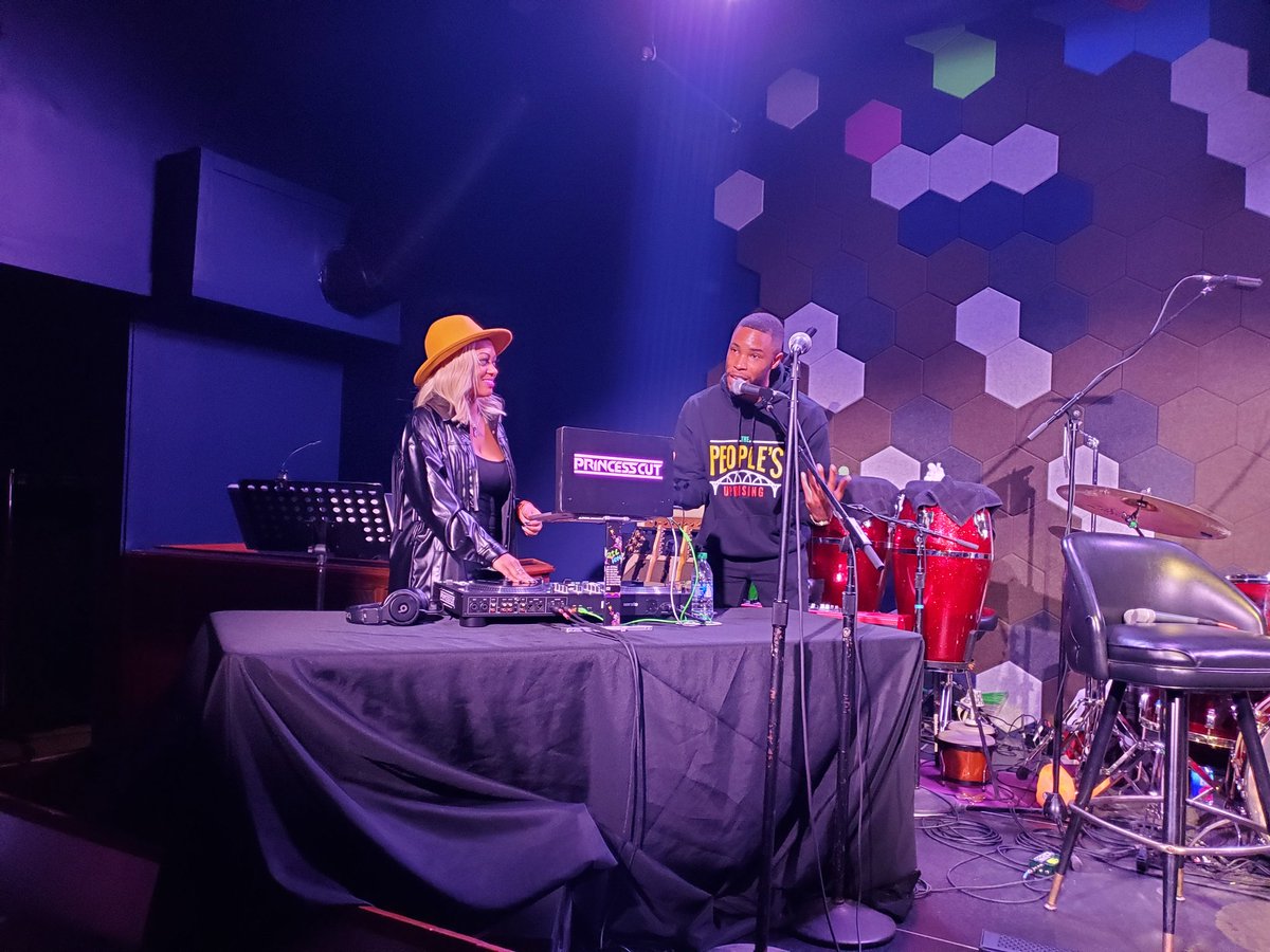 KeepKirk's tweet photo. It was fire 🔥.  Candidates shared their words and their souls in the music choices. @VenkmansATL #VERZUZ battle #closingarguments https://t.co/OJgA1aK5G2