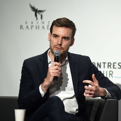 Nous vous attendons ce mardi au #ForumZéroCarbone à l’Hôtel de Ville de Paris avec nos intervenants 
 <a href="/Aurelie_JEAN/">Aurelie JEAN, Ph.D.</a>  <a href="/bertrandpiccard/">Bertrand PICCARD</a> 
<a href="/RobinRivaton/">Robin Rivaton</a> 
en partenariat avec <a href="/Paris/">Paris</a> &amp; <a href="/France_urbaine/">France urbaine</a>