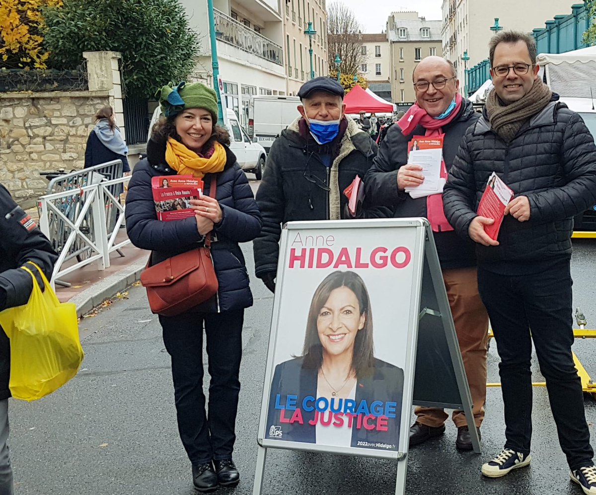 joaquimtimoteo's tweet photo. #Montrouge
Dimanche un peu frais mais  distribution chaleureuse autour des 1eres propositions sur l'éducation #hidalgo2022
https://t.co/m1gn4lpBTs https://t.co/Bm5WboPmpy