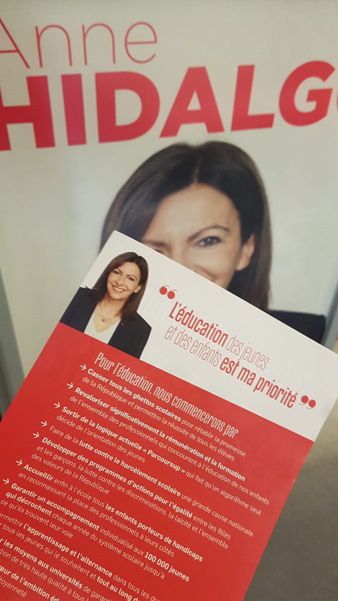joaquimtimoteo's tweet photo. #Montrouge
Dimanche un peu frais mais  distribution chaleureuse autour des 1eres propositions sur l'éducation #hidalgo2022
https://t.co/m1gn4lpBTs https://t.co/Bm5WboPmpy