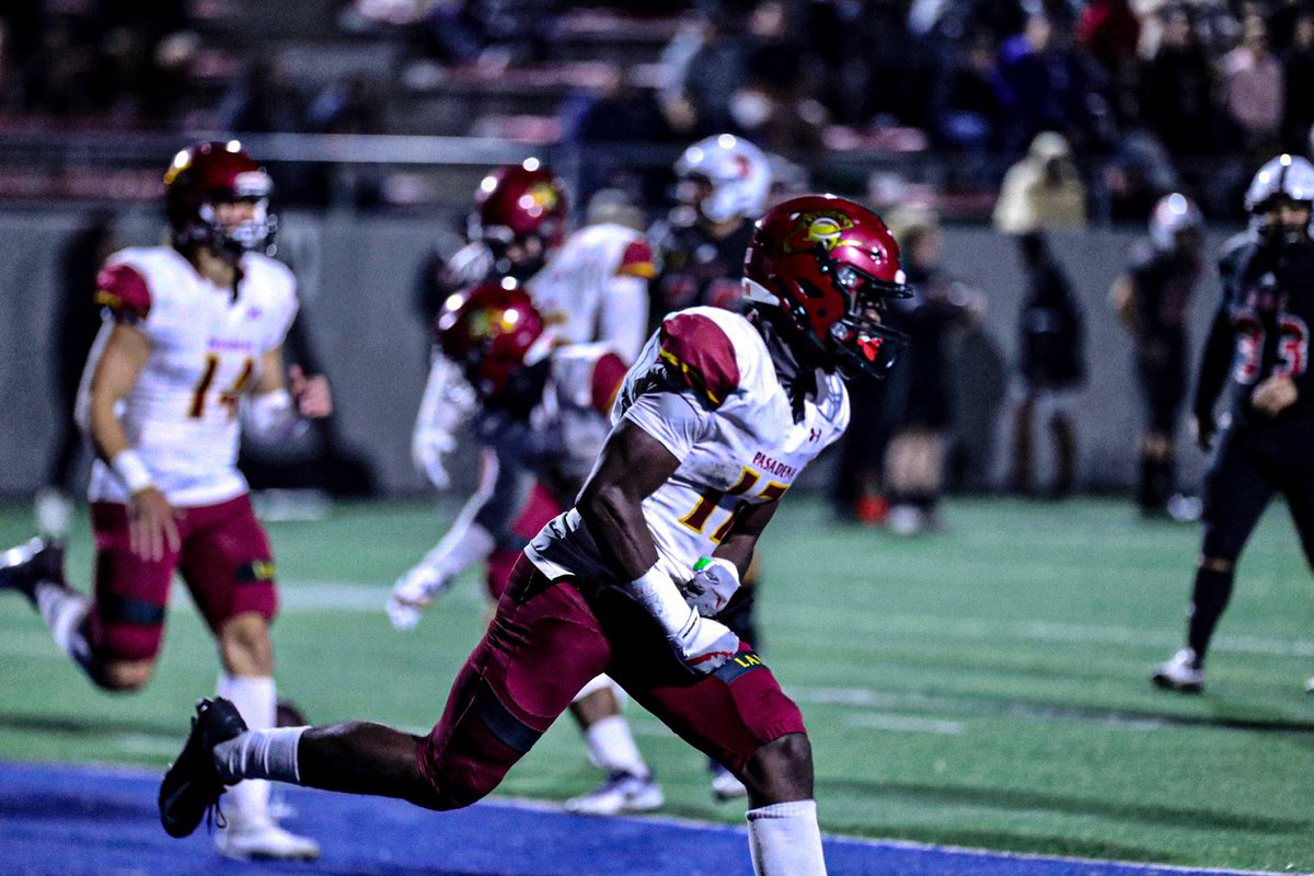 Justen717's tweet photo. SoCal Bowl champ!🚀💍 https://t.co/uIii8IrPl1