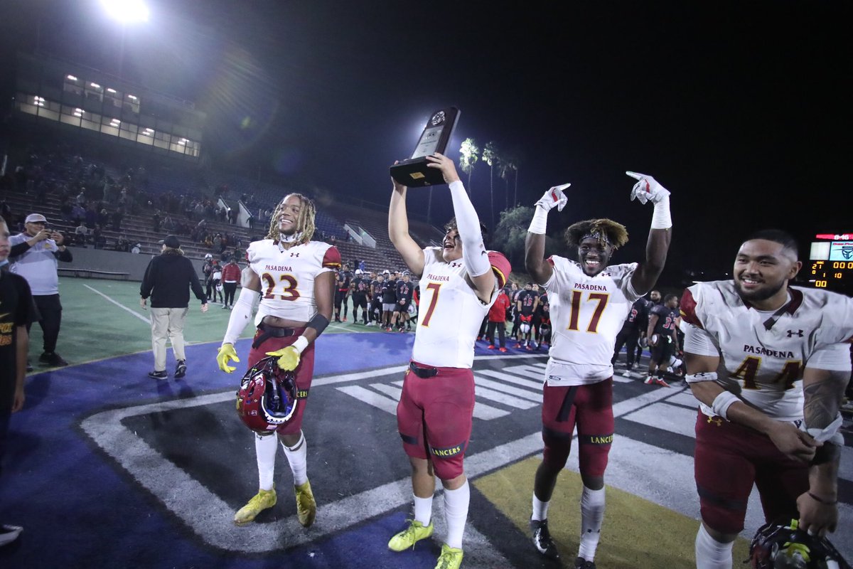 Justen717's tweet photo. SoCal Bowl champ!🚀💍 https://t.co/uIii8IrPl1