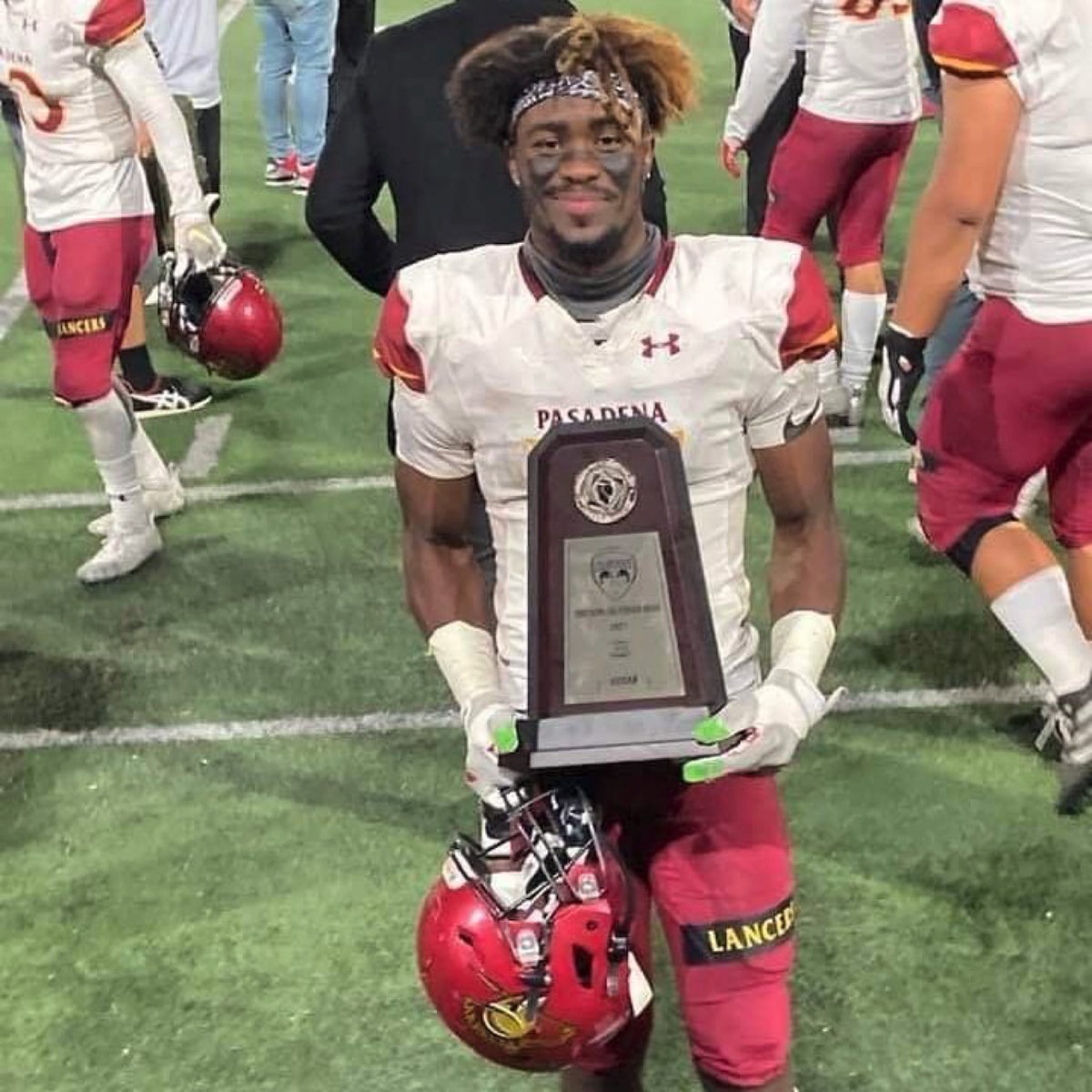 Justen717's tweet photo. SoCal Bowl champ!🚀💍 https://t.co/uIii8IrPl1