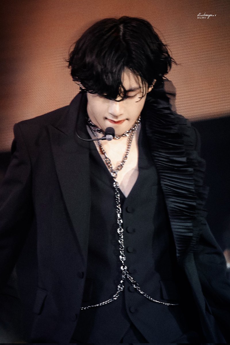 stuckonyou_v's tweet photo. 211127 LA DAY-1

#V #뷔 #태형 #TAEHYUNG #BTSV  #KimTaehyung #김태형 #テテ #BTS  #방탄소년단뷔 
@BTS_twt https://t.co/PY7cwKAs0F