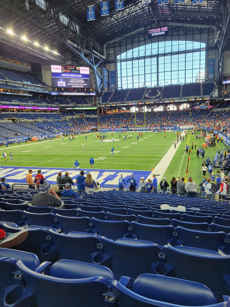 LevonJohnson26's tweet photo. Quarterback battle? Nah! I am here for the Linebacker battle. Tampa's Devin White and Indy's Darius Leonard are two of the best in the league. https://t.co/hBanhyd5nL