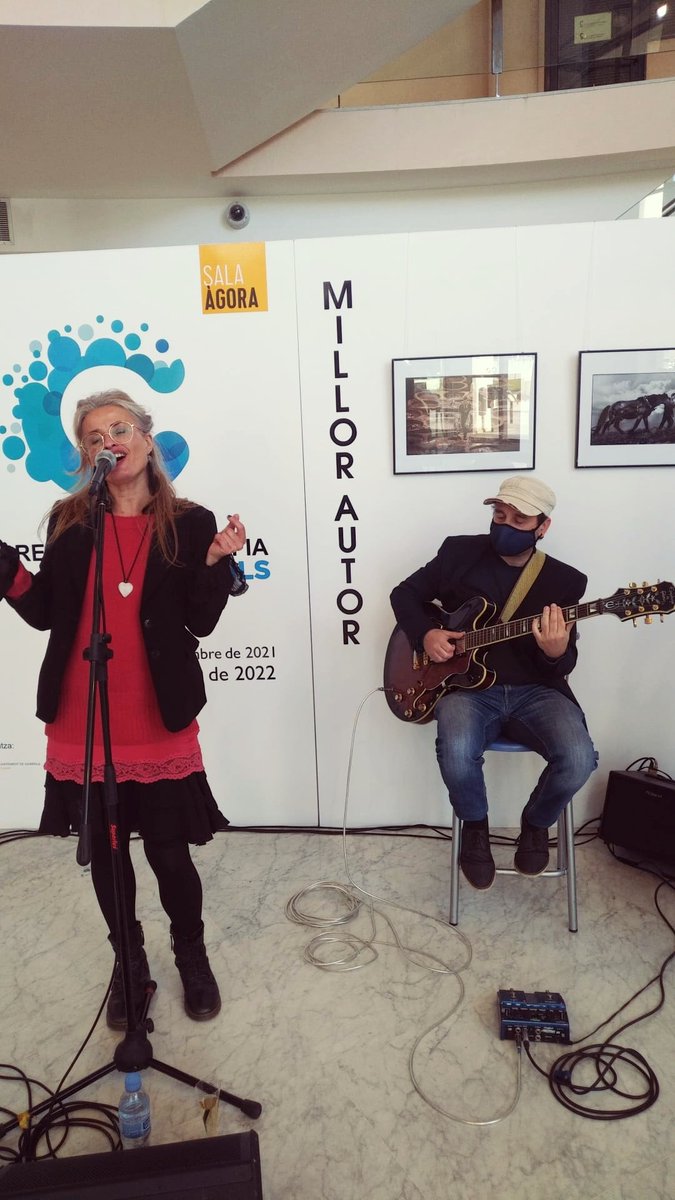Jazzulmusic's tweet photo. Avui hem gaudit moltíssim playing als #premisviladecambrils2021 ♥️🎨 #livemusic #cambrils #cultura #culturasegura #jazzul #jazzulacoustic
📸 @gemma_massague Gràcies! https://t.co/arp6vEBN1J