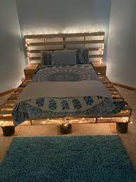 DIY Pallet Bed.