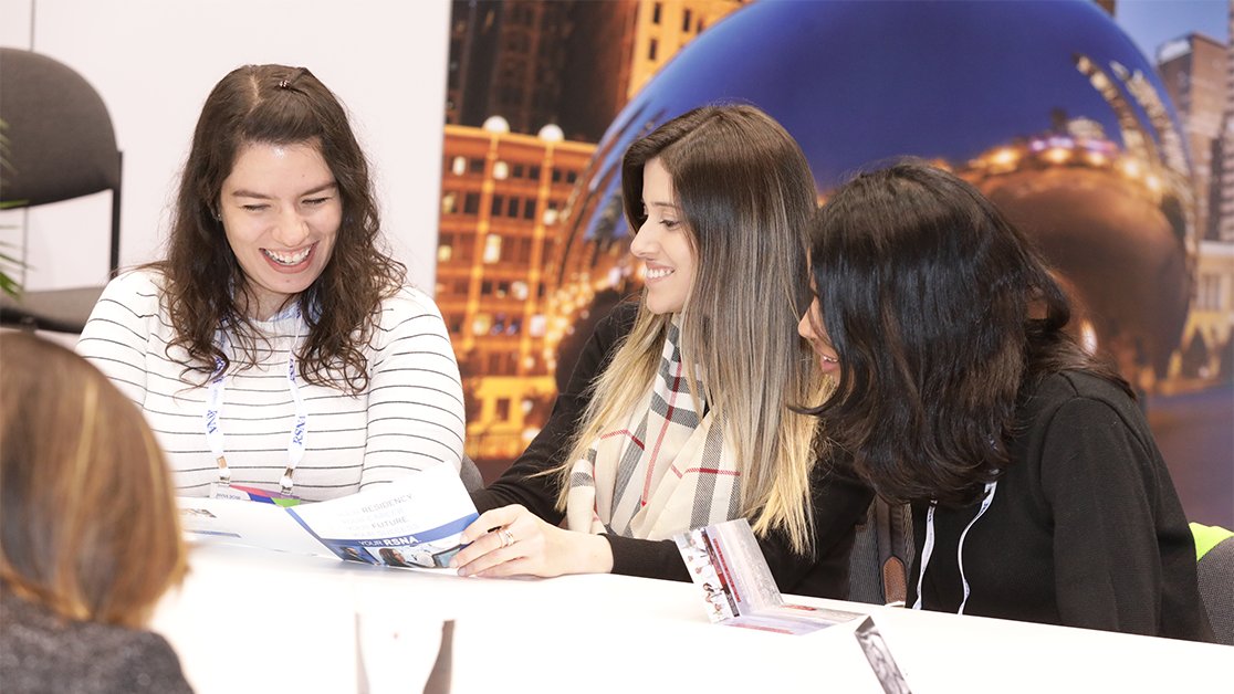 RSNA's tweet photo. Welcome, #RadRes &amp; #RadFellows! We’re so glad you’re here. Meet colleagues from around the world and enjoy a complimentary beverage &amp; snack Sunday through Thursday in our Residents Lounge (Learning Center, Lakeside Center East—Level 3). #RSNA21 https://t.co/sHS4180L24