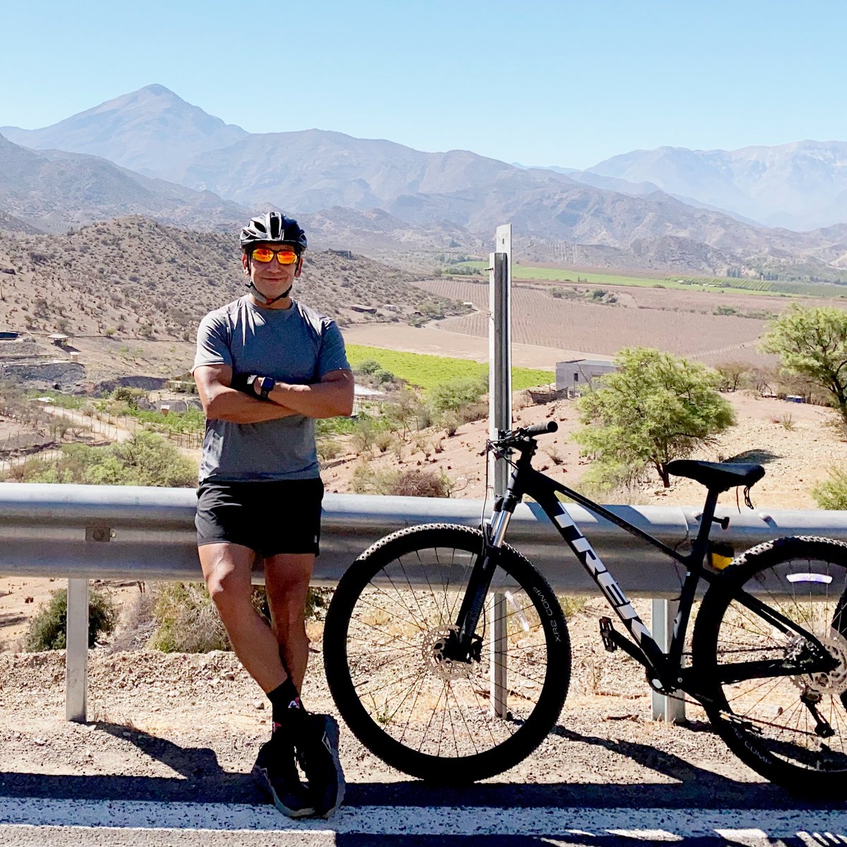 alvaroaguilar17's tweet photo. Día de pedaleo. Excelente!!!
#yo #me #retrato #portrait #bikeride #feliz #happy #trek #marlin7 #lucky #goodvibes #chile https://t.co/yf6mTPY4VD
