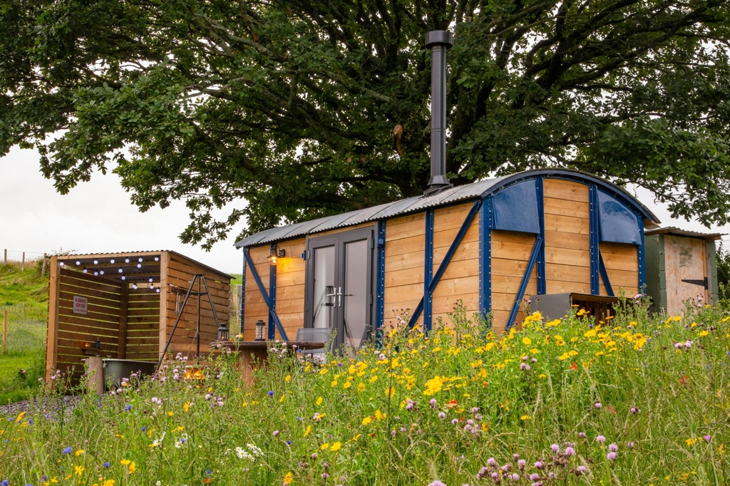 GlampinglyHQ's tweet photo. We love the passion of our hosts. Lydia &amp; Richard took the shell of this former goods wagon &amp; transformed it into a cosy Monmouthshire cubby hole. It's got a wood-fired hot tub with views across the valley &amp; an interior fir for a magazine. Find out more: https://t.co/3IovG1DTTy https://t.co/MiuPryKsRg
