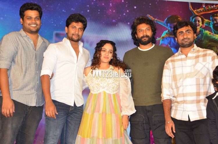 Photos : #Skylab Movie Pre Release Event

#NithyaMenen #Nani #SatyaDev #SkylabOnDec4th #SkyLabPreReleaseEvent #123telugu 

gallery.123telugu.com/content/slides…