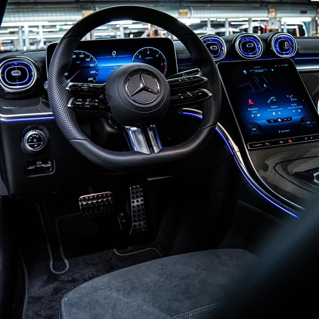 MercedesBenz_DE's tweet photo. Der Innenraum des neuen #CKlasse T-Modell setzt echte Maßstäbe! 🤩
Wer von euch würde hier auch gerne einmal Platz nehmen wollen?

Mehr über das #TModell erfahrt ihr hier. 
▶️ https://t.co/YNcUeO3aiB

📸  MB Kundencenter https://t.co/1lrKkqPIwm