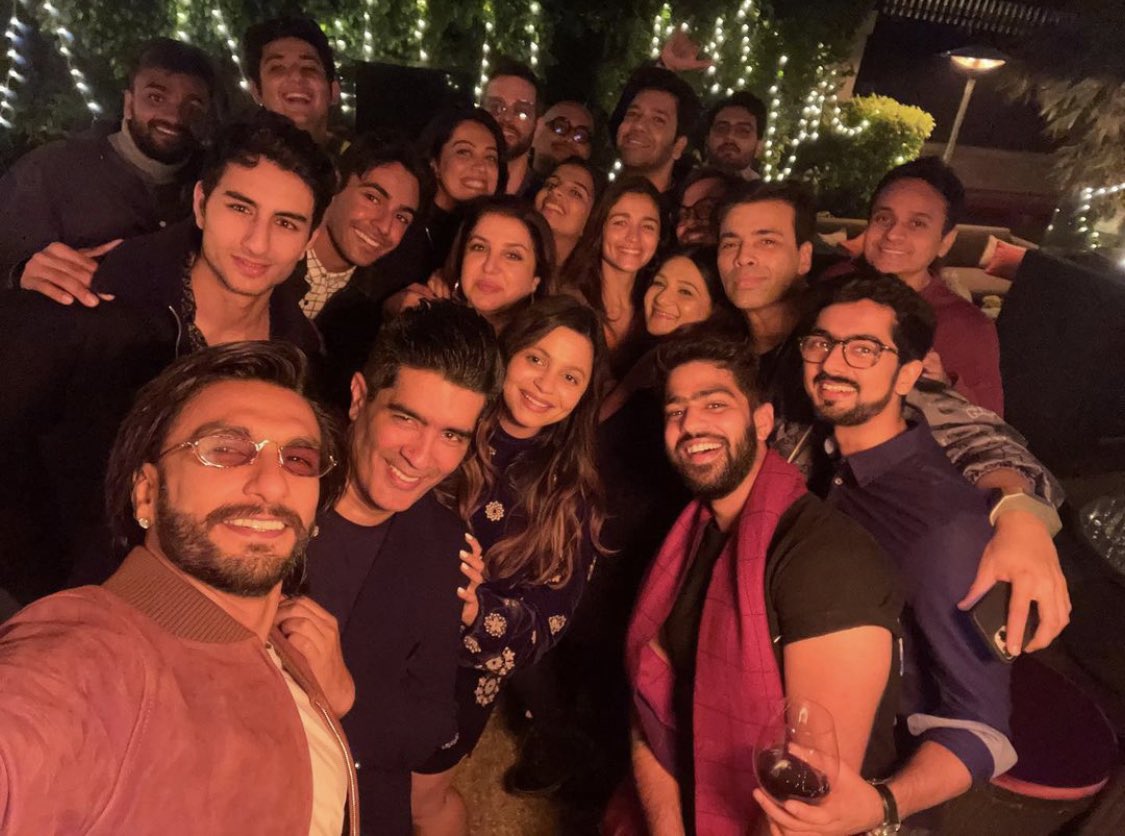 Team #RockyAurRaniKiPremKahani takes a groupfie after celebration #ShaheenBhatt’s birthday.