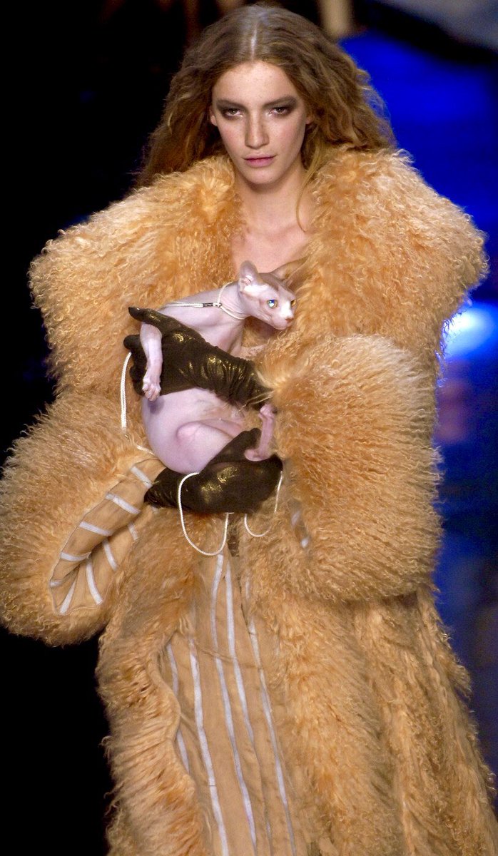gastt_fashion's tweet photo. Cats at Jean Paul Gaultier Fall 2006. https://t.co/By2hIAKJ44