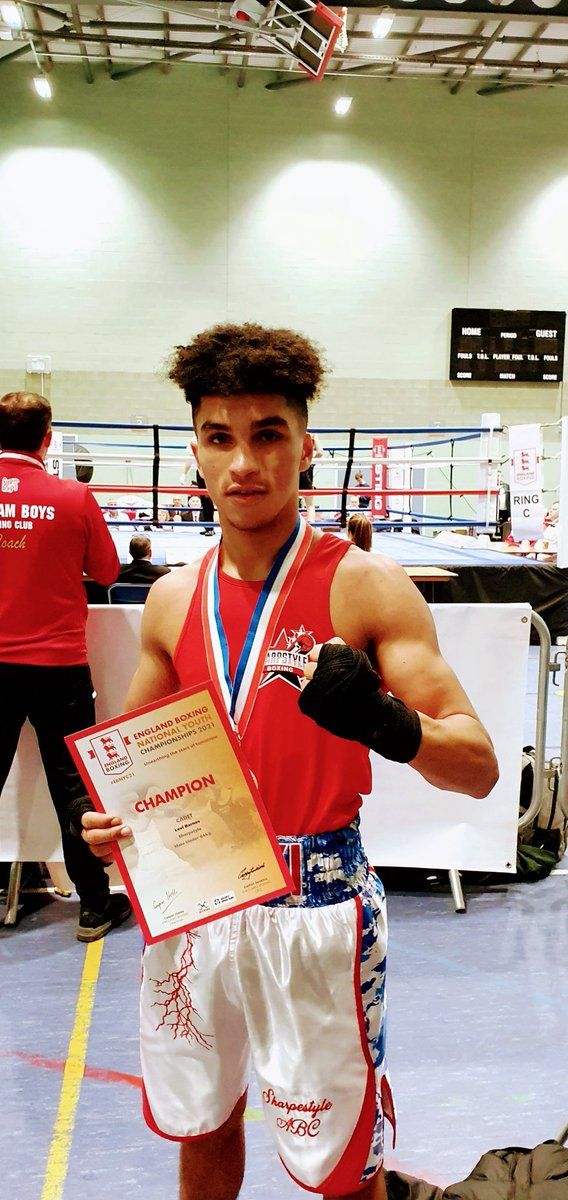 andyabs1's tweet photo. On our way back from Oxford with another national title well done levi Barnes boxed very well all 3 days. Unlucky to Nelson Birchall and corey scott losing out in the quater and semi final. Couple days rest then we go again in January
#teamsharpstyle 👊 https://t.co/n2IIiVH4WM