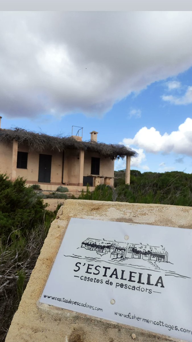 alba_UIB's tweet photo. Hoy he visitado las casas de pescadores, el faro y la torre de s'Estalella. Es una excursión preciosa con vistas impresionantes, sobretodo hoy que había viento. La pena es la cantidad de plásticos que hay en la orilla. ¿Vosotros habéis ido alguna vez? @EFsaludable_UIB #22121_UIB https://t.co/BT3h1nopz4
