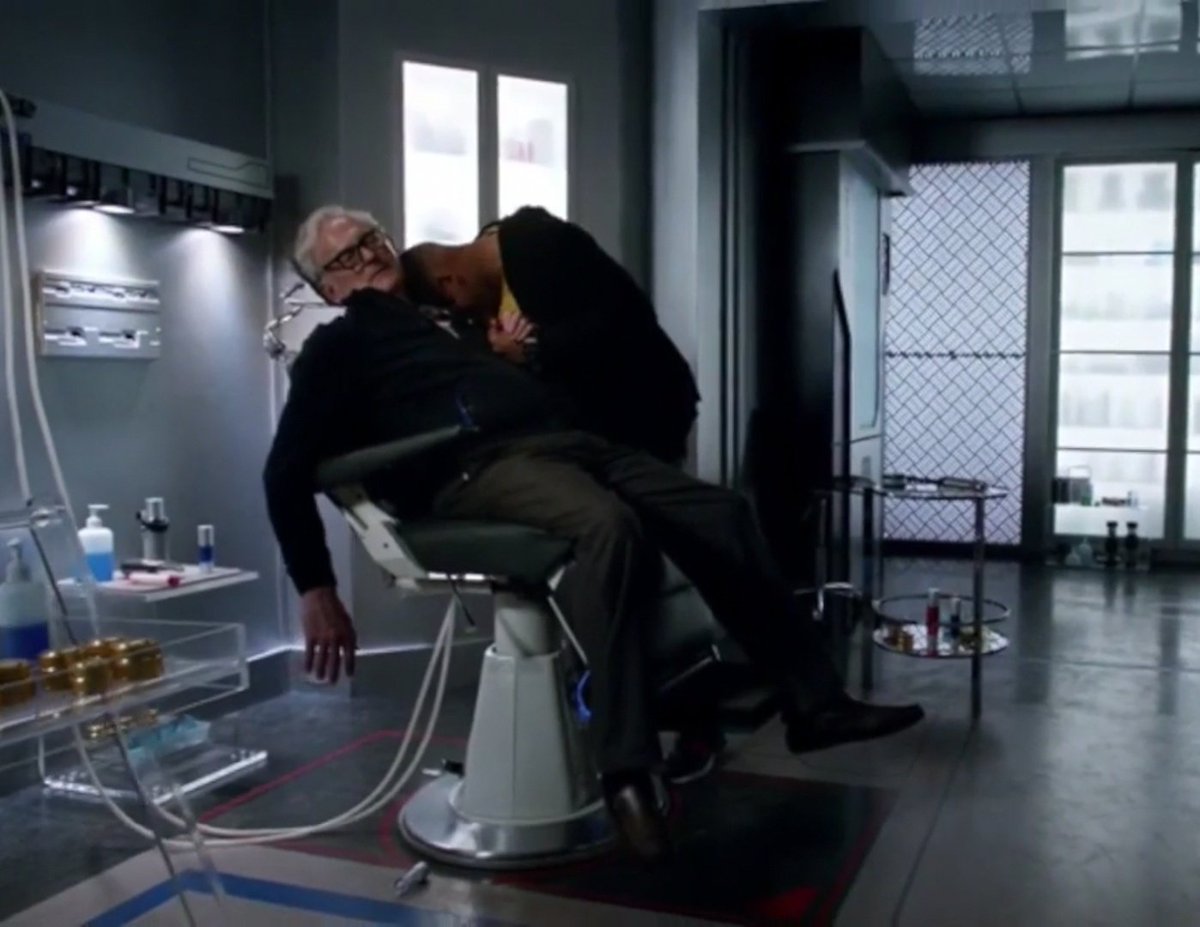 TFURebirth's tweet photo. #LaHoraSad
Un día como hoy, hace 4 años, moría Martin Stein, la otra mitad de Firestorm, en el crossover de Crisis en Tierra-X
#LegendsOfTomorrow #DCLegends #DCTV #DCComicd https://t.co/2Tsy4yH9vA
