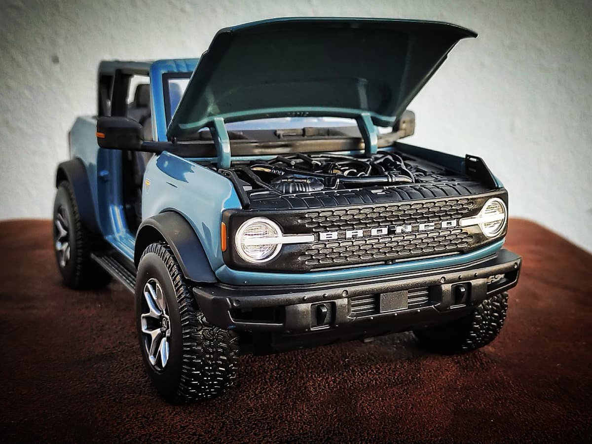 diecast_newb's tweet photo. Latest review is up!
2021 Bronco from @maistotoys 
.
.
.
.
#FordBronco #2021Bronco #Bronco #badlands #broncobadlands #Diecast #Maisto #DiecastCars #offroader #offroaf #diecastCollection #Ford https://t.co/zqMYUgpRBJ