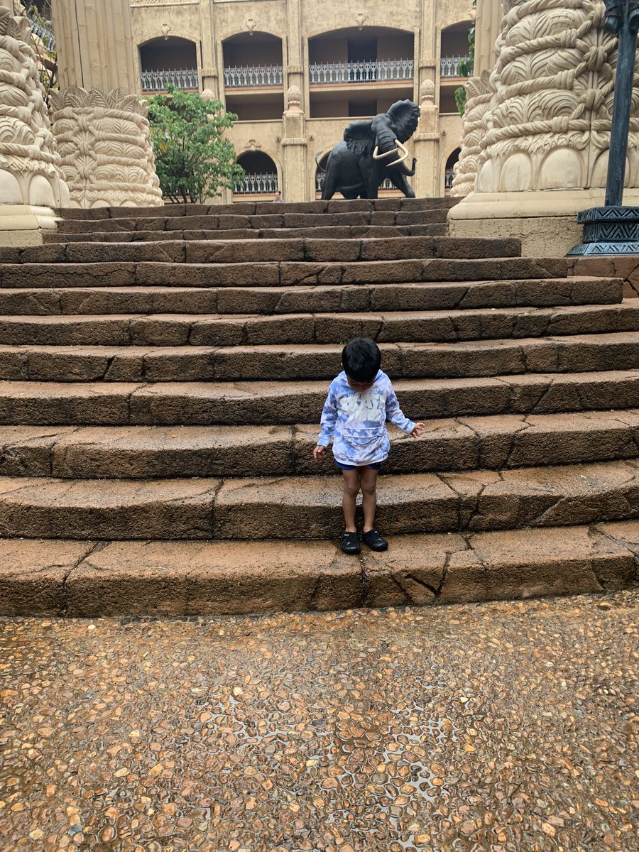 Shel_soldier's tweet photo. Sun city was such a vibe! I hope @yunitanaidoo143 enjoyed our anniversary weekend away. Now to crush this week and usher #Decemba in https://t.co/QPFPgnRToA