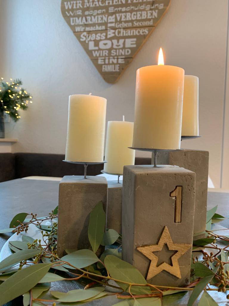 ChristianHirte's tweet photo. Mit dem 1. #Advent beginnt heute offiziell die #Vorweihnachtszeit. Ich wünsche Ihnen und Ihren Familien einen besinnlichen und gesegneten 1. #Advent! #Zusammenhalt #Familienzeit #Adventszeit https://t.co/1uVkIWci4n